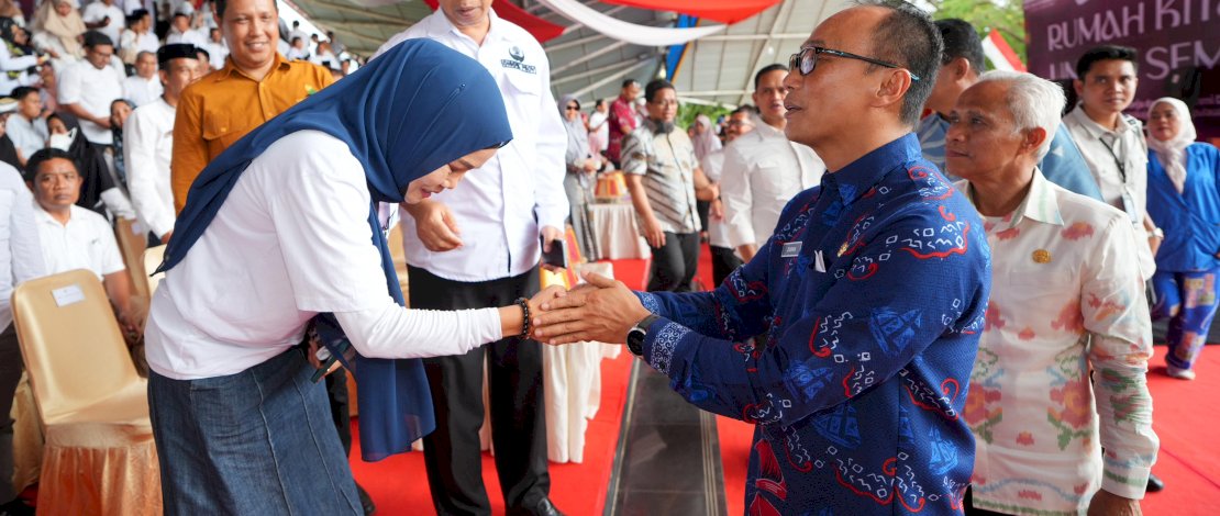 Kepala Sekolah Dasar (SD) Negeri 33 Bilango Pangkejene dan Kepulauan (Pangkep), Hasmiaty, meraih beasiswa S3 dari Penjabat Gubernur Sulsel Prof Zudan Arif Fakrulloh.