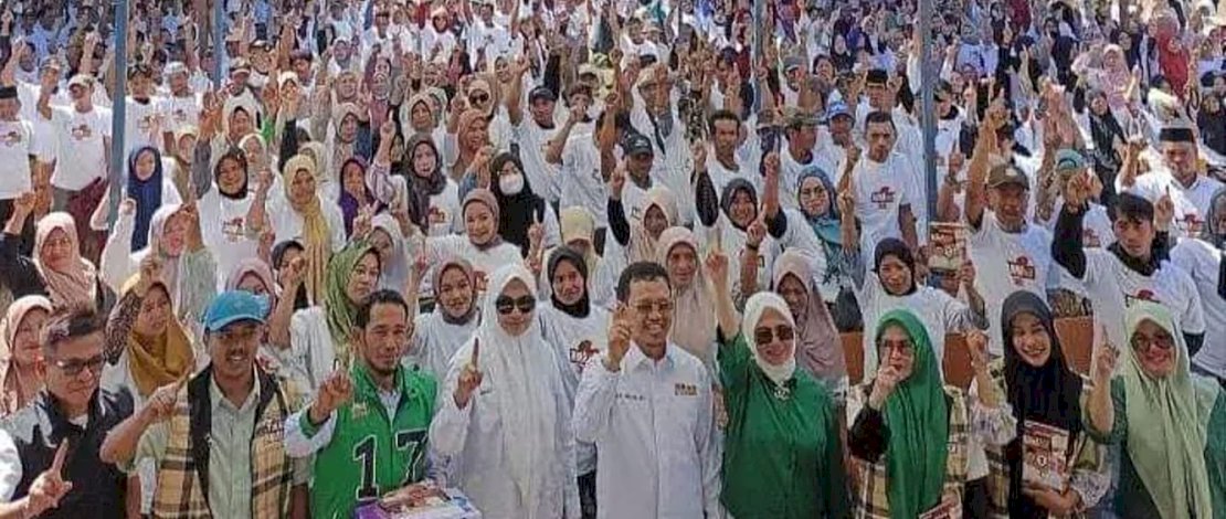 Isteri Calon Bupati Gowa Amir Uskara, Tenri Ajeng, diduga telah melanggar netralitas Aparatur Sipil Negara (ASN), dengan ikut mengkampanyekan sang suami.