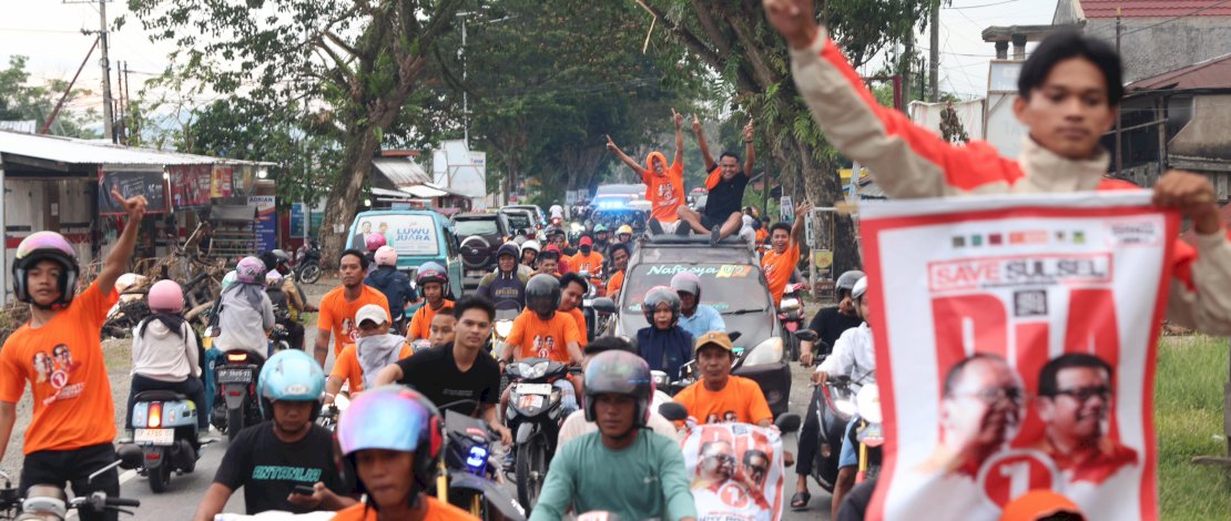 Diarak Ratusan Warga Lamasi Tegaskan Ikatan Emosional Dengan Cagub Danny Pomanto Diarak Ratusan Warga Lamasi Tegaskan Ikatan Emosional Dengan Cagub Danny Pomanto