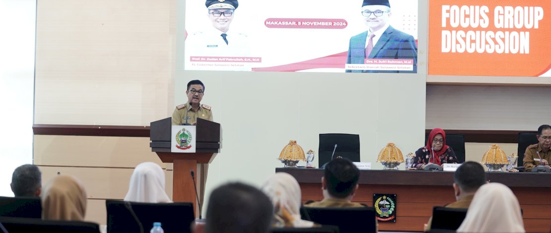 Sekretaris Daerah Provinsi Sulawesi Selatan (Sulsel), Jufri Rahman, membuka Forum Group Discussion (FGD) Digital Leadership demi mewujudkan kepemimpinan reformasi birokrasi, yang dilaksanakan di Kantor Gubernur, Ruang Rapat Pimpinan, Selasa, 5 November 2024. 