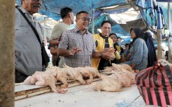 Calon Bupati Luwu Utara Muhammad Fauzi Disambut Antusias di Pasar Sentral Bone-Bone