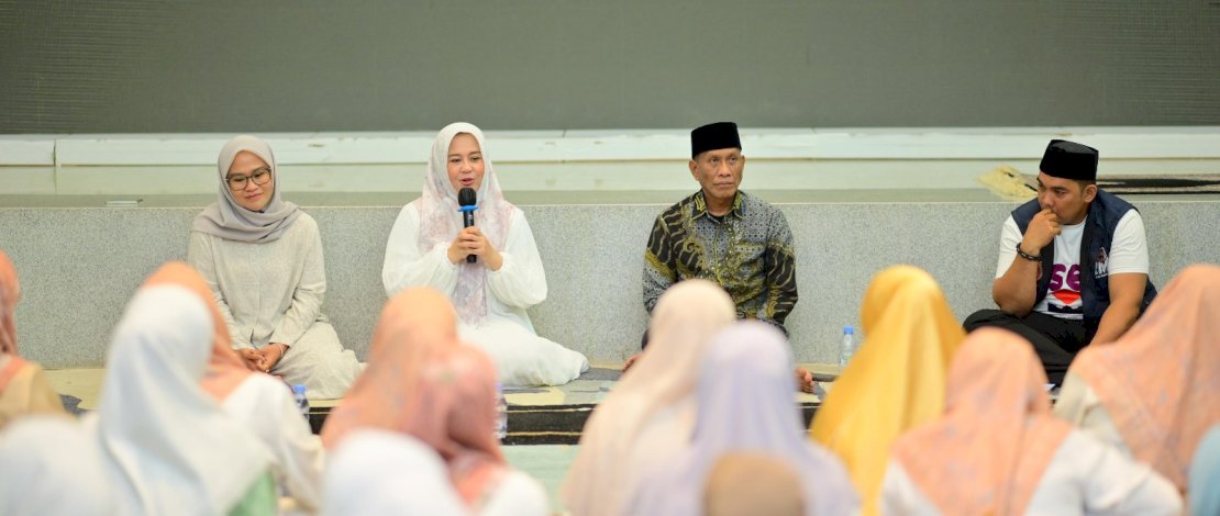 Fatmawati Rusdi masih melakukan aktivitas rutinnya, yakni pengajian bersama. Fatmawati Rusdi masih melakukan aktivitas rutinnya, yakni pengajian bersama.