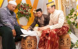 Daeng Tayang Jadi Saksi Pernikahan Pemuda Pulau Kodingareng Makassar