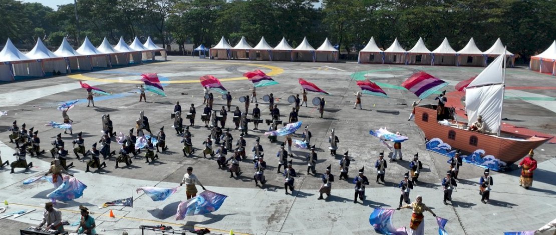 HUT Makassar Ke-417: Drum Corps dan Tari Tradisional Memukau Ribuan Penonton