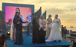 Dispar Gelar Clothing Day 2024, Gandeng World Of Chayra Tampilkan Hijab Bergambar Pinisi Hingga Rotterdam