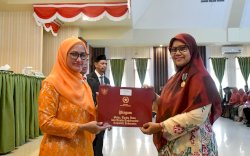 Bupati Lutra Serahkan Piagam Satyalancana Karya Satya ke 486 ASN 