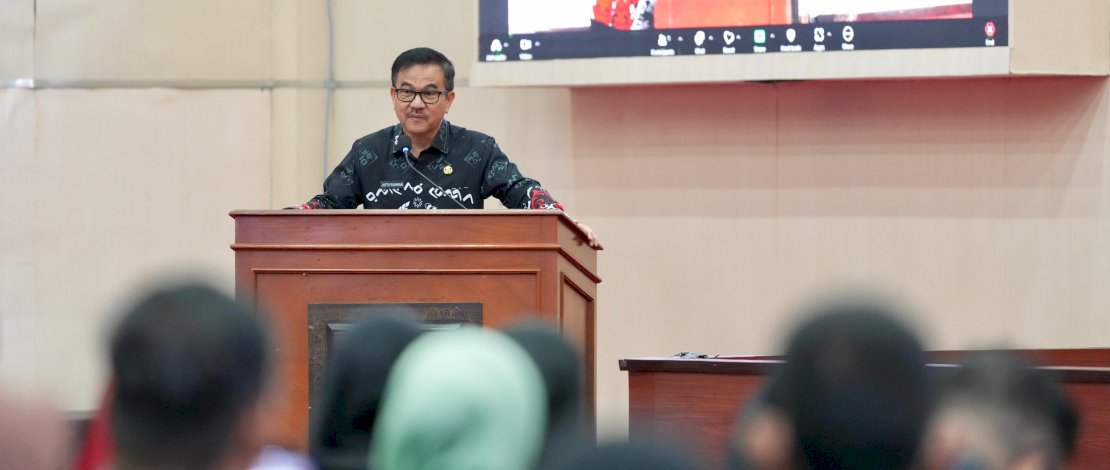 Sekretaris Daerah Provinsi Sulawesi Selatan, Jufri Rahman membuka Sosialisasi Pedoman Pengelolaan Barang Milik Daerah yang digelar di Kantor Gubernur, Ruang Pola, Kamis, 14 November 2024. 