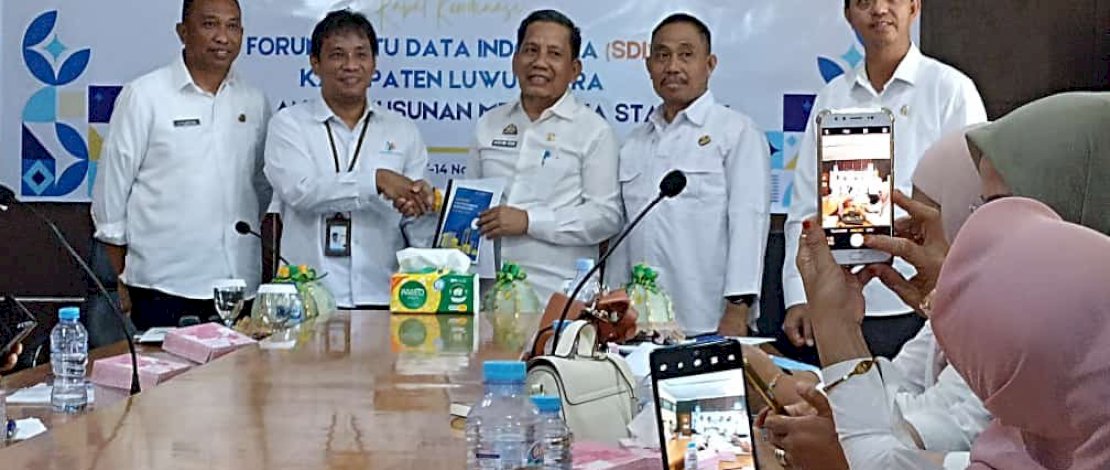 Rapat Koordinasi Forum Satu Data Indonesia (SDI) Luwu Utara di Ruang Rapat Wakil Bupati, Rabu, 13 November 2024, yang dihadiri seluruh Kasubag Perencanaan Perangkat Daerah se-Luwu Utara. Rapat Koordinasi Forum Satu Data Indonesia (SDI) Luwu Utara di Ruang Rapat Wakil Bupati, Rabu, 13 November 2024, yang dihadiri seluruh Kasubag Perencanaan Perangkat Daerah se-Luwu Utara.