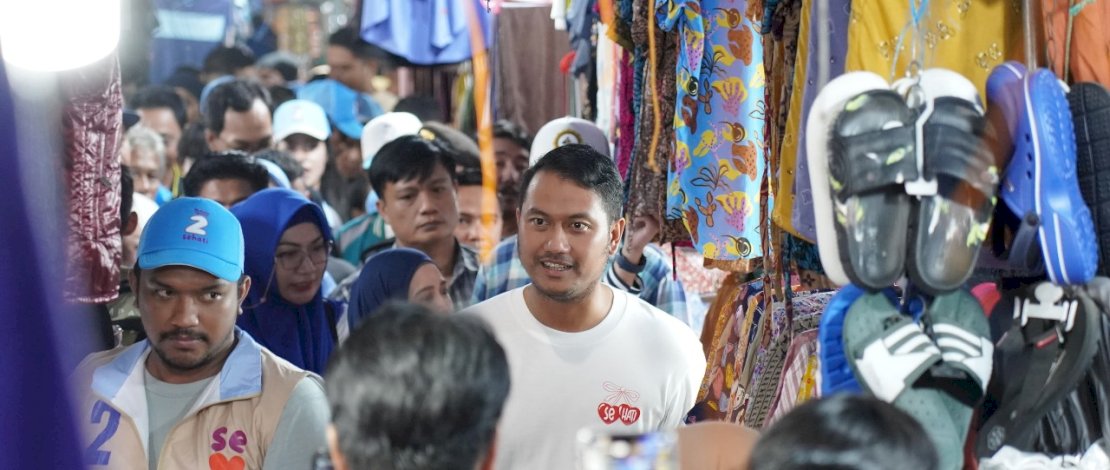 Seto Blusukan ke Pasar Senggol, Beli Baju dan Borong Es Buah