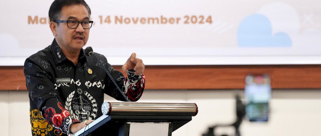 Sekretaris Daerah Provinsi Sulawesi Selatan, Jufri Rahman, menghadiri puncak Penganugerahan Lomba Konten Video dan Karya Tulis Ilmiah yang dilaksanakan Jasa Raharja, di Ballroom Jasmine Hotel Claro, Kamis, 14 November 2024. 