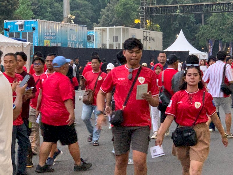 Laga Timnas Indonesia vs Jepang, Suporter Padati Stadion Utama Gelora Bung Karno