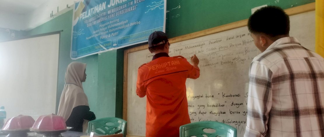 Santri Ponpes Darul Arqam Muhammadiyah Balebo Dilatih Menulis Berita Santri Ponpes Darul Arqam Muhammadiyah Balebo Dilatih Menulis Berita