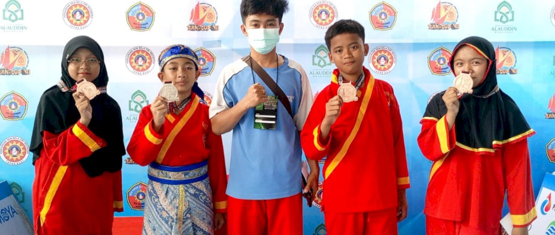 Atlet tapak suci asal Kabupaten Luwu Utara dari Cabang 003 Pondok Pesantren Darul Arqam Muhammadiyah Balebo, meraih juara pada Kejuaraan Rektor UINAM Cup 2024 yang berlangsung pada 13 – 16 November 2024 di UIN Alauddin Makassar.
