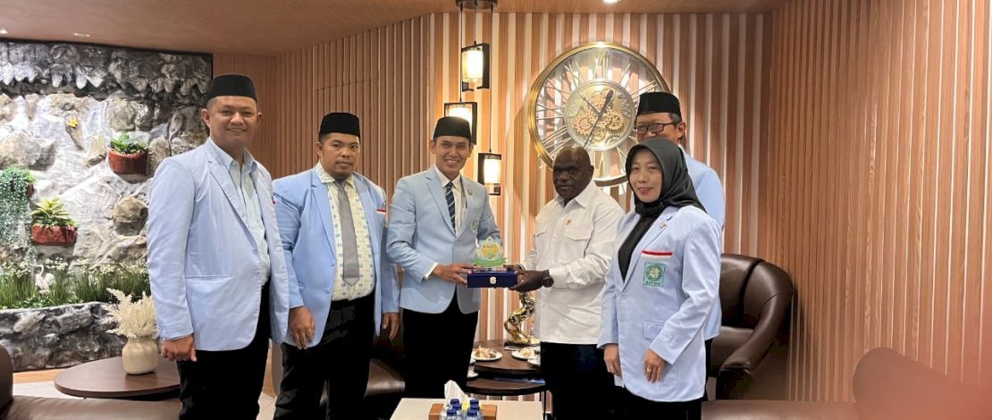 Dewan Pengurus Pusat Badan Komunikasi Pemuda Remaja Masjid Indonesia (DPP BKPRMI) melakukan kunjungan resmi kepada Menteri Hak Asasi Manusia (HAM) Republik Indonesia, Natalius Pigai, di Kantor Kementerian HAM RI, Jakarta. Dewan Pengurus Pusat Badan Komunikasi Pemuda Remaja Masjid Indonesia (DPP BKPRMI) melakukan kunjungan resmi kepada Menteri Hak Asasi Manusia (HAM) Republik Indonesia, Natalius Pigai, di Kantor Kementerian HAM RI, Jakarta.