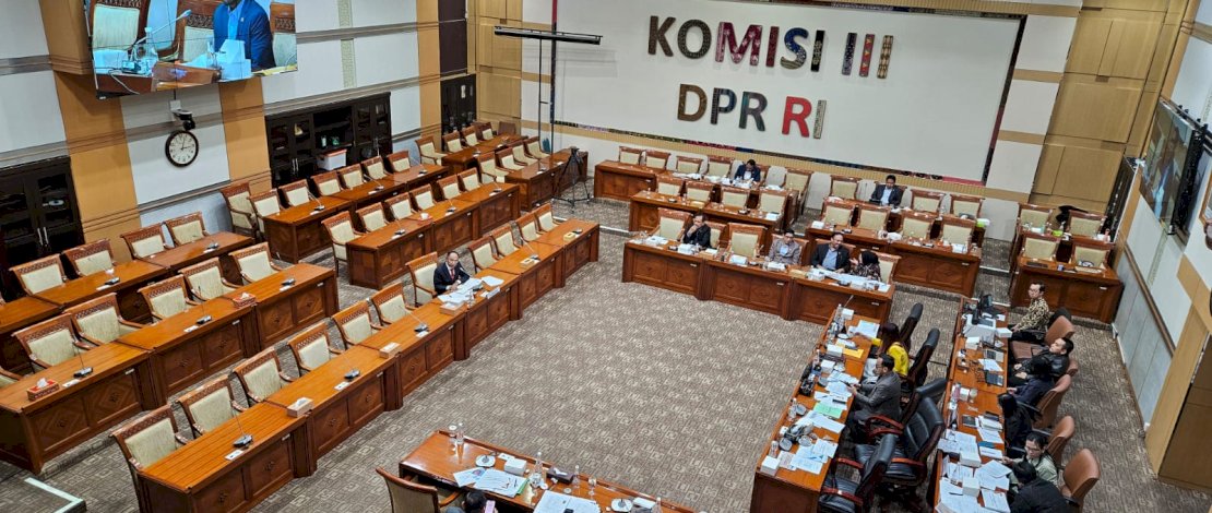 Rapat Pleno Komisi III DPR RI di Kompleks Parlemen, Senayan, Jakarta, Kamis (21/11/2024).