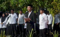 Pimpin Upacara di Hari Guru, Ilham Fauzi Sampaikan Penghormatan