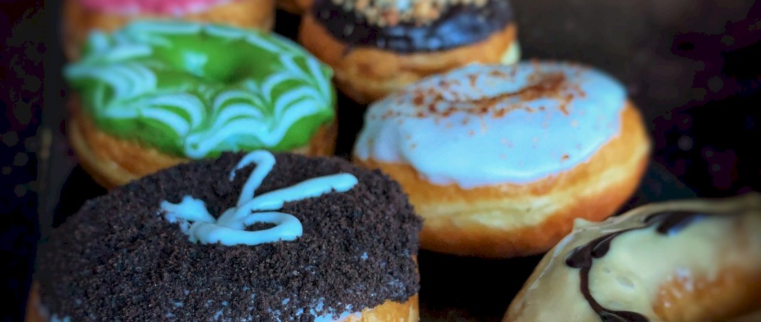 Aston Makassar Hadirkan Promo Spesial Akhir Tahun: Donat dan Hampers untuk Momen Manis Anda