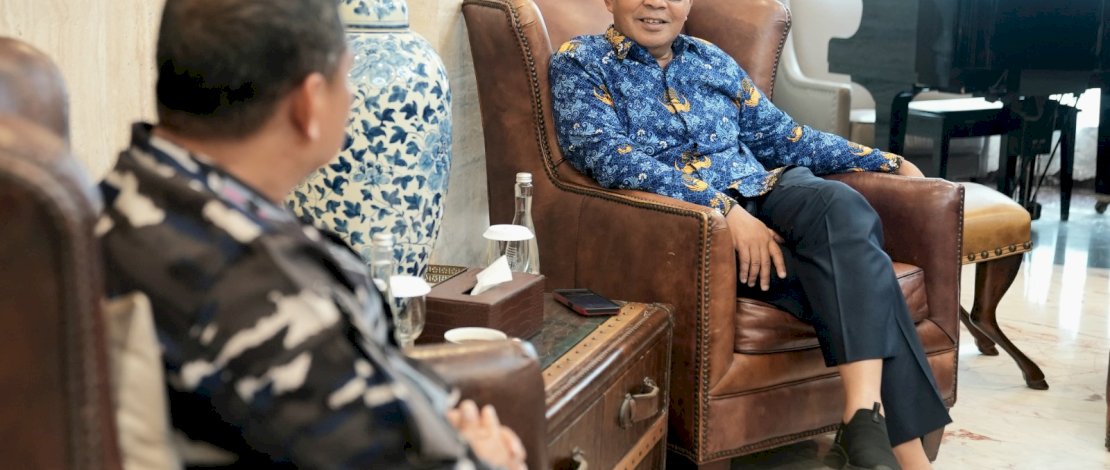 Wali Kota Makassar Moh Ramdhan Pomanto menerima kunjungan dari Danlantamal VI Makassar, Brigjen TNI (Mar) Dr. Wahyudi, S.E., M.Tr.Hanla., M.M., M. Han, Jumat, 29 November 2024. Wali Kota Makassar Moh Ramdhan Pomanto menerima kunjungan dari Danlantamal VI Makassar, Brigjen TNI (Mar) Dr. Wahyudi, S.E., M.Tr.Hanla., M.M., M. Han, Jumat, 29 November 2024.