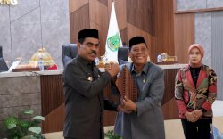 Pj. Bupati Pinrang Ikuti Rapat Paripurna DPRD Terkait Penetapan Propemperda dan APBD 2025