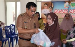 Pj Bupati Buka Pasar Murah Peduli Rakyat di Masjid Agung Al-Munawwir Pinrang