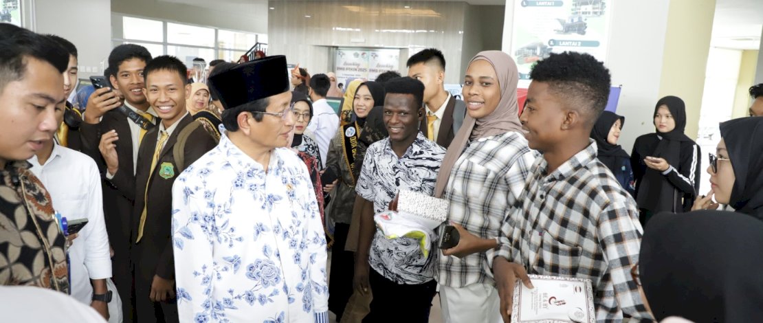 Menteri Agama Nasaruddin Umar membuka Penerimaan Mahasiswa Baru (PMB) di 58 Perguruan Tinggi Keagamaan Islam Negeri (PTKIN) 2025. Launching PMB PTKIN 2025 bertema “Change the World” dilaksanakan di Kampus Jakabaring UIN Raden Fatah, Palembang, Sumatera Selatan. Menteri Agama Nasaruddin Umar membuka Penerimaan Mahasiswa Baru (PMB) di 58 Perguruan Tinggi Keagamaan Islam Negeri (PTKIN) 2025. Launching PMB PTKIN 2025 bertema “Change the World” dilaksanakan di Kampus Jakabaring UIN Raden Fatah, Palembang, Sumatera Selatan.
