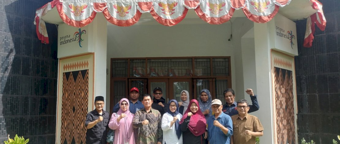 Fakultas Ilmu Budaya (FIB) Universitas Hasanuddin (Unhas) Makassar, Provinsi Sulawesi Selatan, melaksanakan program pengabdian kepada masyarakat.