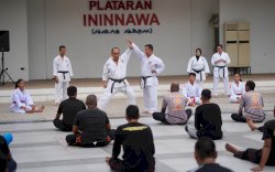 Jaga Kebugaran Fisik, Pj Gubernur Prof Zudan Latih Karate ASN dan Satpol PP