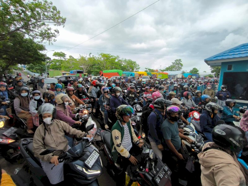 Ribuan Warga Selayar Menuju Bulukumba untuk Ujian PPPK, Bupati Basli Ali: Hati-hati dan Tetap Fokus 