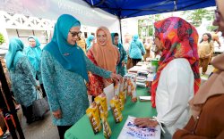 Berbagi Kebahagiaan Jelang Akhir Tahun, Dinas Ketapang dan PKK Sulsel Gelar Gerakan Pangan Murah