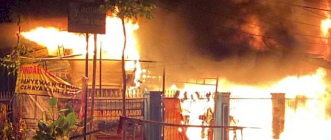 Kebakaran Hebat di Jalan Minasaupa Raya, Damkar Makassar Kerahkan 15 Armada