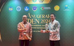 PJ Gubernur Sulsel Prof Zudan Raih Penghargaan DEN 2024