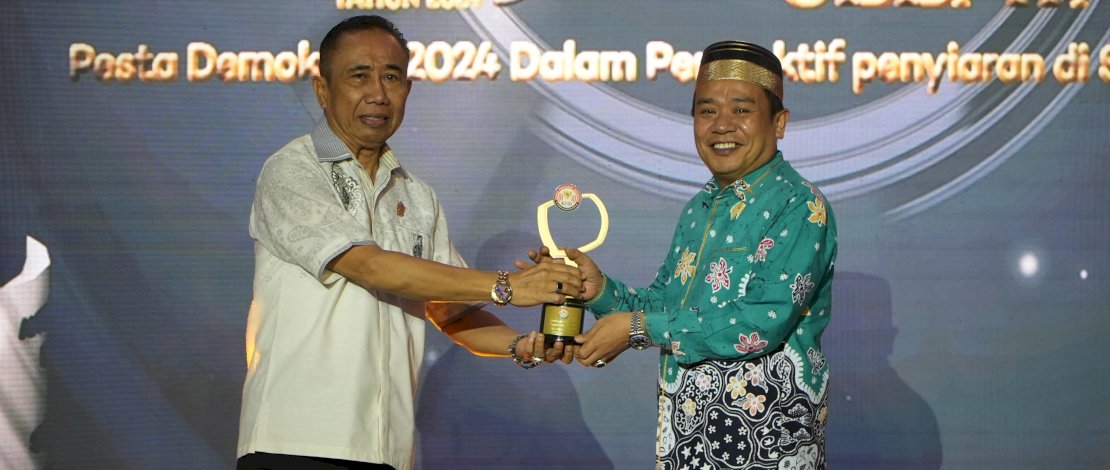KPU Sulsel Raih Penghargaan KPID Award 2024 untuk Kategori Lembaga Negara Peduli Penyiaran KPU Sulsel Raih Penghargaan KPID Award 2024 untuk Kategori Lembaga Negara Peduli Penyiaran