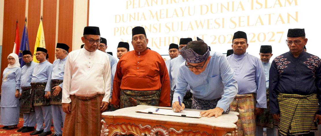 Sekretaris Daerah Provinsi Sulsel, Dr Jufri Rahman, secara resmi menahkodai&nbsp; organisasi Melayu yang ditandai dengan pelantikan pengurus DMDI Sulsel, di Aula Tudang Sipulung, Rumah Jabatan Gubernur Sulsel, di Makassar, Jumat, 13 Desember 2024.