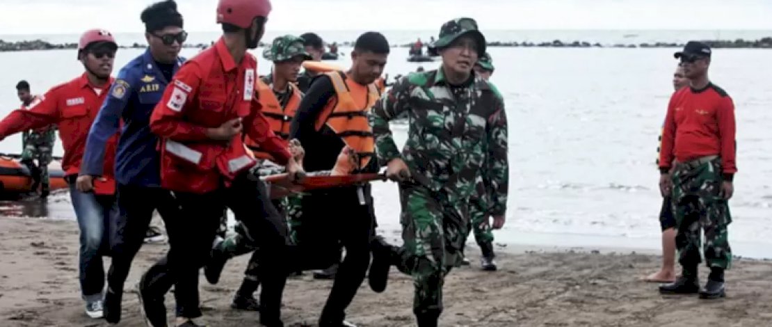 Damkar Makassar Bersinergi dengan TNI dan Stakeholder Lain dalam Simulasi Bencana Banjir