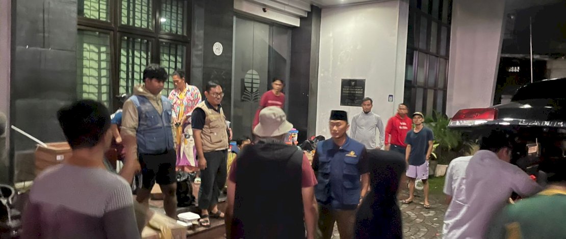 Pj Gubernur Sulsel Prof Zudan Arif Fakrulloh saat mengunjungi salah satu titik banjir di Makassar, RSI Faisal. Pj Gubernur Sulsel Prof Zudan Arif Fakrulloh saat mengunjungi salah satu titik banjir di Makassar, RSI Faisal.
