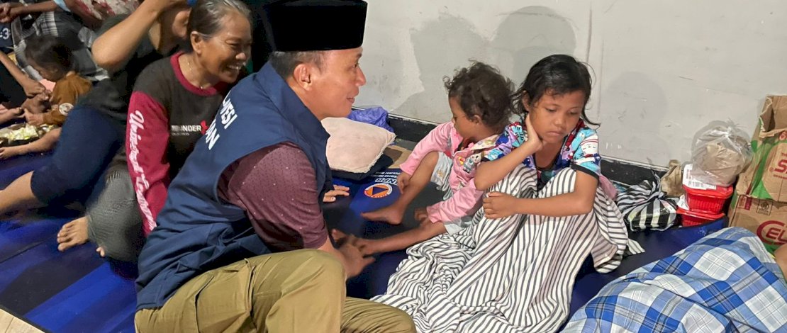 Untuk Memastikan Keselamatan Warganya, Pj Gubernur Sulsel Prof Zudan Kunjungi RSI Faisal dan Pengungsi di Tengah Malam Untuk Memastikan Keselamatan Warganya, Pj Gubernur Sulsel Prof Zudan Kunjungi RSI Faisal dan Pengungsi di Tengah Malam