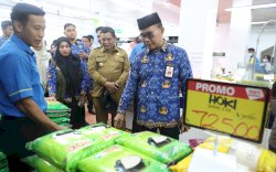 Pj Sekda Makassar Tinjau Harga di Pasar Tradisional dan Swalayan Jelang Nataru