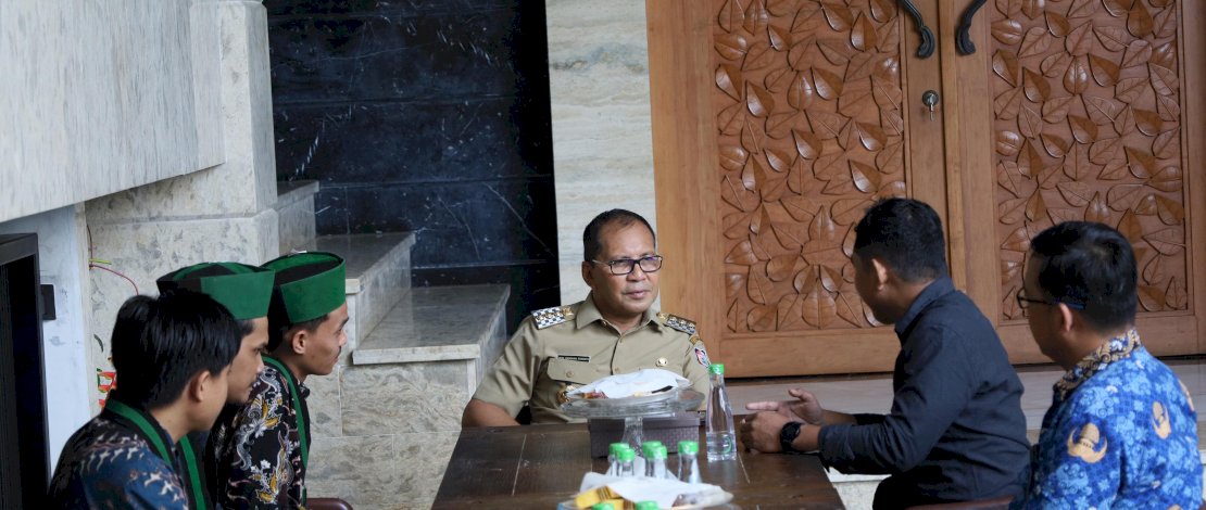 Wali Kota Danny Pomanto saat menerima audiensi Pengurus HMI Cabang Makassar di Kediaman Pribadinya di Amirullah, Selasa, 17 Desember 2024.
