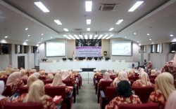 Hari Ibu, DWP Kota Makassar Gelar Seminar Kesehatan Mental Ibu dan Pengasuhan Positif Bagi Anak