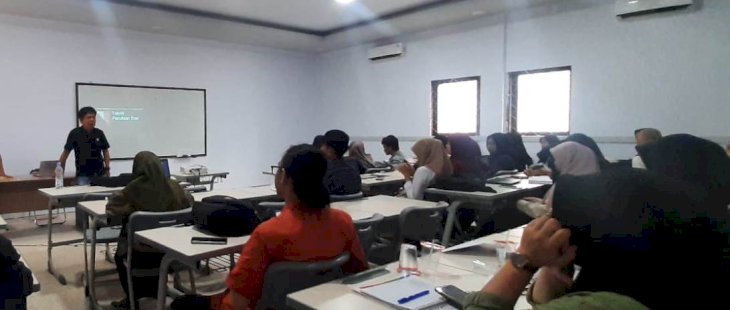 Dorong Kapasitas Peserta PPG, Dekan FBS UNM Gelar Pelatihan Penulisan Karya Ilmiah