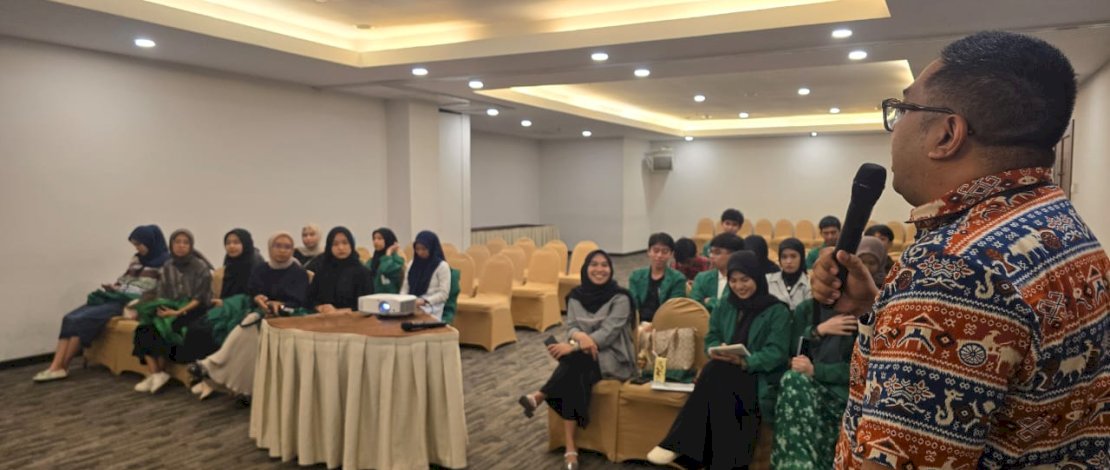 Mahasiswa Jurusan Jurnalistik UIN Alauddin Makassar mengunjungi Hotel Claro. Kunjungan tersebut sebagai kuliah lapangan mata kuliah Public Relation.