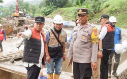 Pj Bupati Jeneponto Tinjau Lokasi Irigasi Kareloe yang Amblas Akibat Banjir