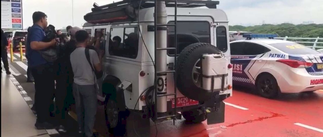 Mobil pemantau frekuensi Komdigi yang ditempatkan di bandara dan pelabuhan. Mobil pemantau frekuensi Komdigi yang ditempatkan di bandara dan pelabuhan.
