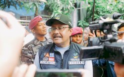 Di Tengah Suasana Natal, Gus Ipul Salurkan Rp5,4 Miliar untuk Korban Banjir Sulsel