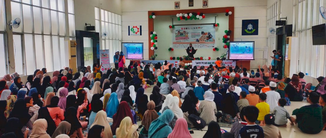 Rumah Zakat Sulsel kembali melaksanakan kegiatan Indonesia Mendongeng #11, yang dilaksanakan di Aula Politeknik ATIM, Rabu, 25 Desember 2024.
