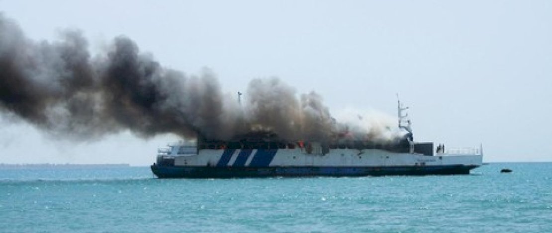 Kapal Pengangkut 122 Penumpang Mudik Natal Terbakar di Batam 