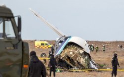 Pesawat Penumpang Azerbaijan Jatuh di Kazakhstan, Sempat Melenceng dari Rute Asli