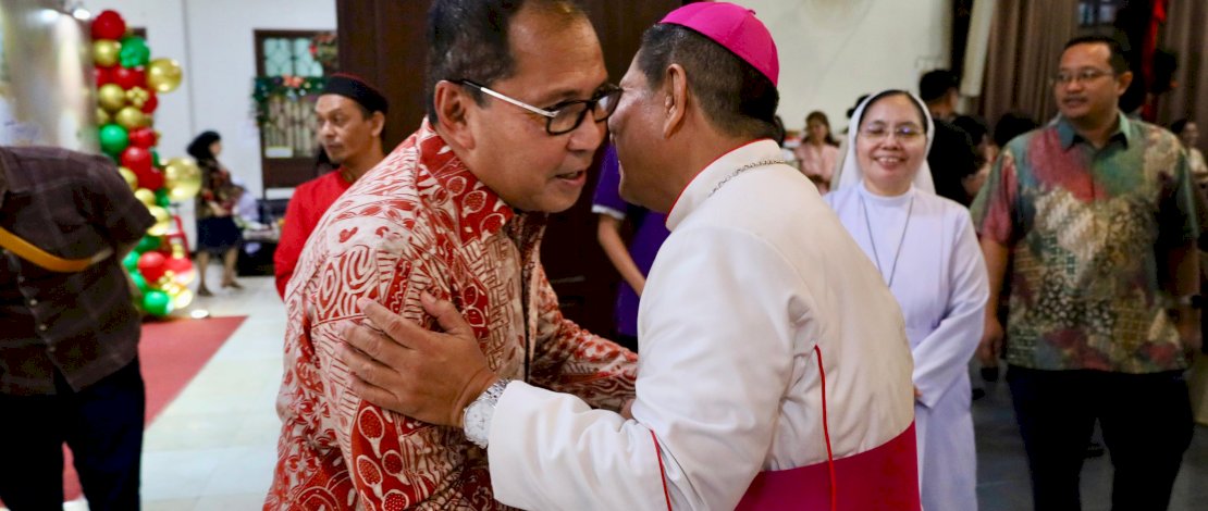 Tunjukkan Toleransi dan Kebersamaan pada Momentum Natal, Danny Pomanto Hadiri Open House Keuskupan Agung Makassar