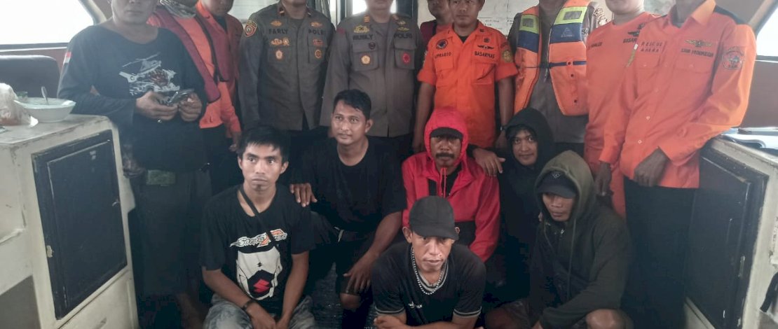 Tim SAR gabungan berhasil mengevakuasi para korban perahu tenggelam dalam keadaan selamat.