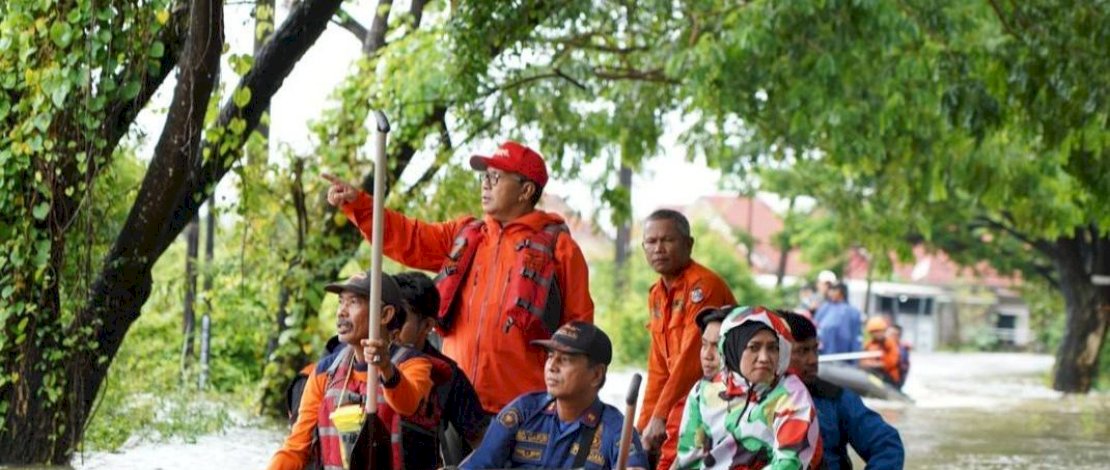 Damkar Makassar Siaga Penuh Hadapi Ancaman Banjir Akibat Luapan Sungai